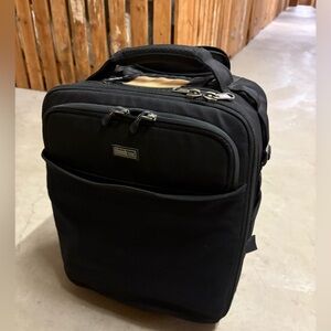 thinktank airport airstream rolling camera bag